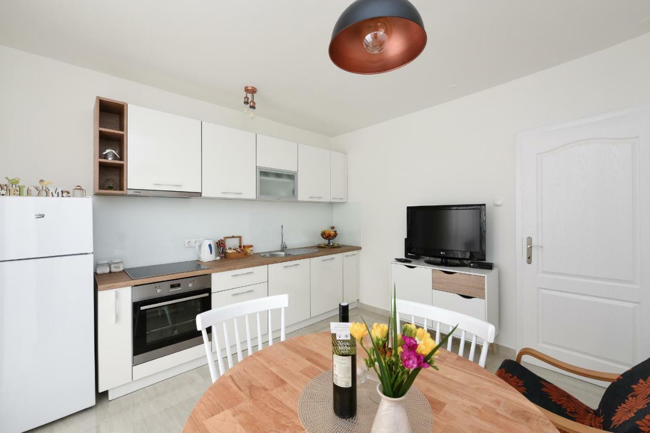 July Apartment زادار المظهر الخارجي الصورة